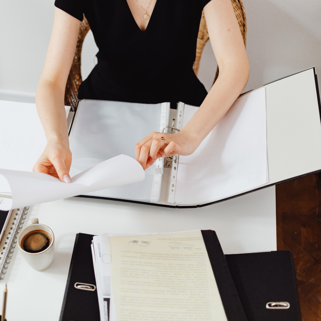 Adjoint administratif – Adjointe administrative